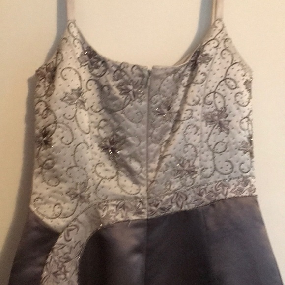 Alyce Embroidered gown - Picture 7 of 8